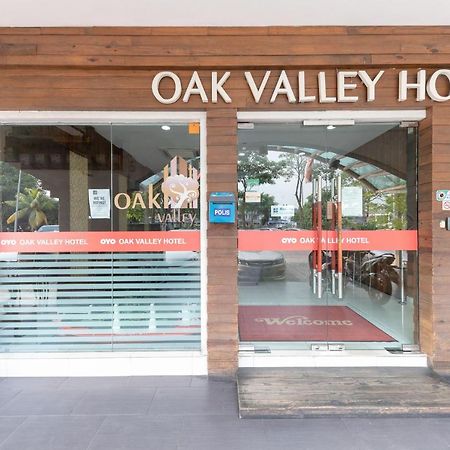 ג'והור בהרו Oyo 430 Oak Valley Boutique Hotel מראה חיצוני תמונה