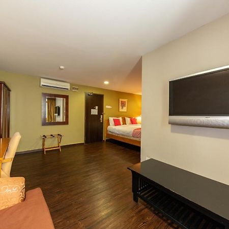ג'והור בהרו Oyo 430 Oak Valley Boutique Hotel מראה חיצוני תמונה