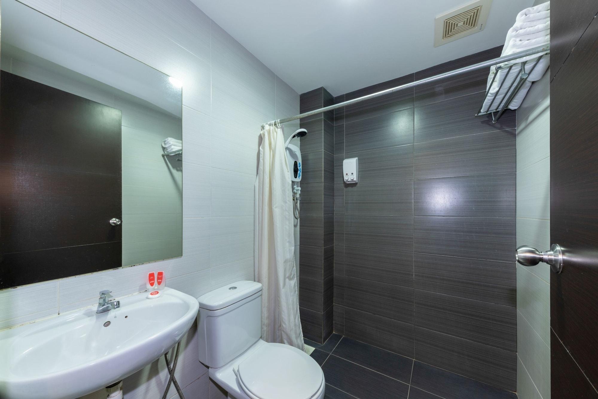 ג'והור בהרו Oyo 430 Oak Valley Boutique Hotel מראה חיצוני תמונה